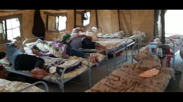 BBC News Azərbaycancaya danışan azərbaycanlılar çadırlarda 20-dən çox adamın bir yerdə qaldığını bildirib.