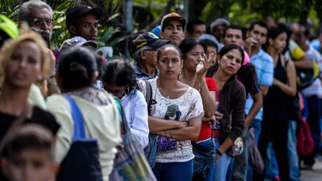 Fila para entrar84 betsupermercado84 betCaracas