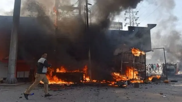 दिल्ली दंगों की एक तस्वीर