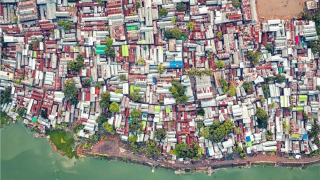 এক থেকে সাত হাজার প্লট নিয়ে একটি মৌজা হয়ে থাকে।