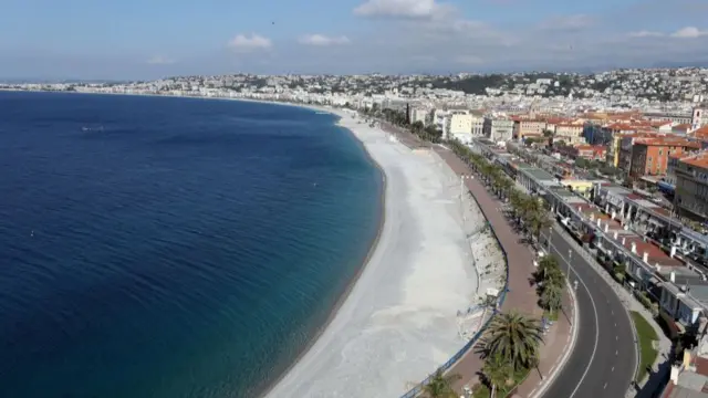 కరోనావైరస్:లాక్ డౌన్ కారణంగా బోసిపోయిన సముద్ర తీరం