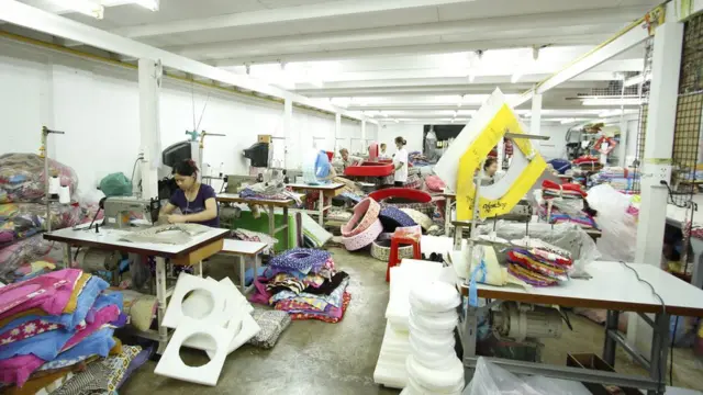 ภาพบรรยากาศในโรงงานบริษัท หมาเจ็บ ด็อก กูดส์ ช็อป (ไทยแลนด์)