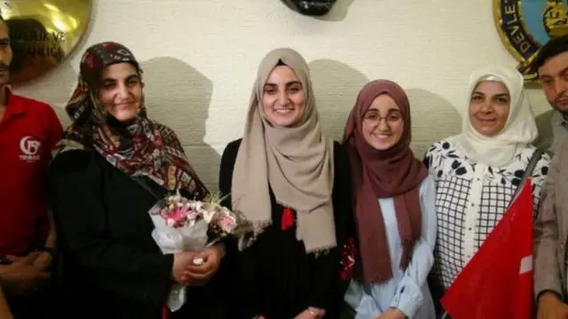 İsrail'de geçen ay tutuklanan Türkiye vatandaşı Ebru Özkan, 15 Temmuz gecesi Türkiye'ye döndü.