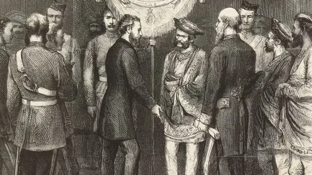 ग्वाल्हेरच्या महाराजांना इंग्रज अधिकारी बॅनर देताना