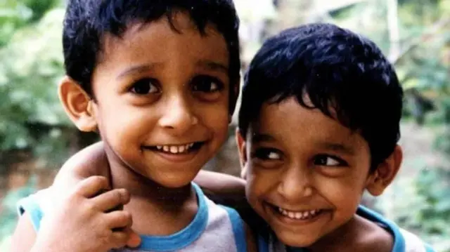 සරිත් සහ සුරිත් නිවුන් සොහොයුරෝ 