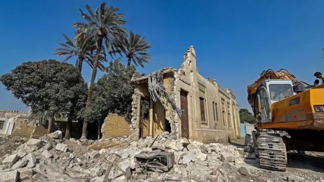 هدم المقابر