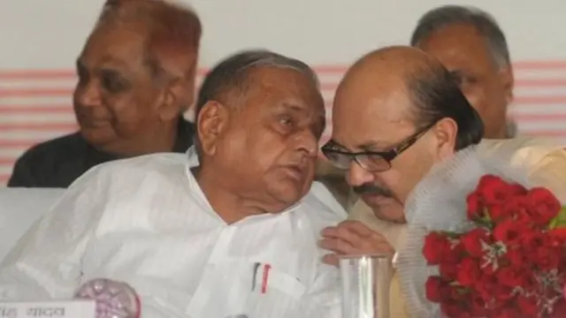 अमर सिंह के साथ अखिलेश सिंह यादव