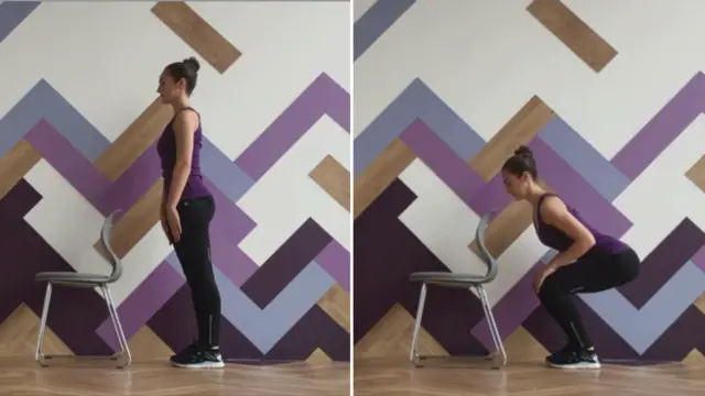 Mujer mostrando cómo hacer ciertos ejercicios