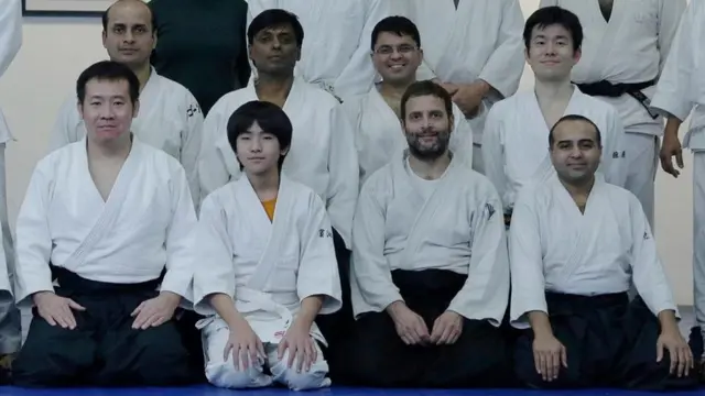 శిక్షకులతో రాహుల్ గాంధీ