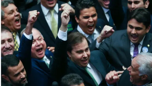 Deputados comemorando reeleiçãob2xbet cpfRodrigo Maia