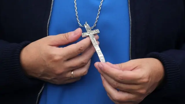 Nama Kiristaana fannoo rarraafatee jiru harkaan qabatu (Mudde 17, 2021)