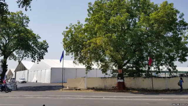 પ્રધાનમંત્રીના કાર્યક્રમ માટે બનાવાવમાં આવેલો ડૉમ