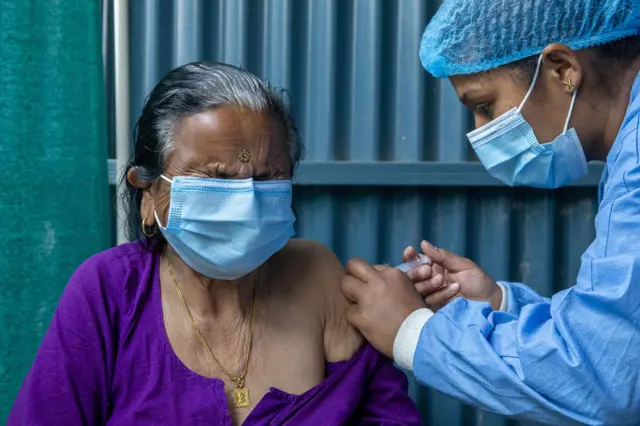 नेपालले हालसम्म करिब १७ लाख मात्रा खोप वितरण गरिसकेको छ