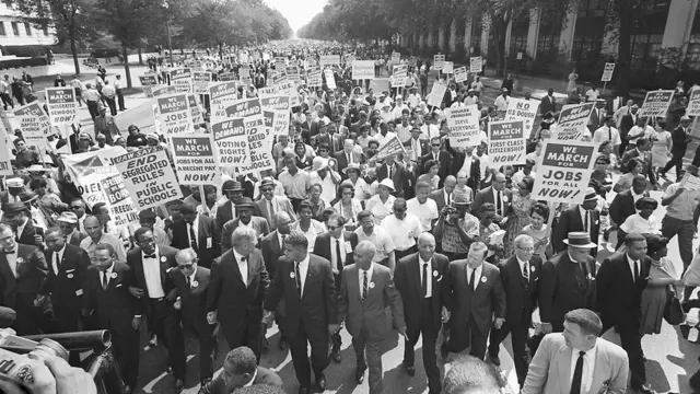 ማርቲን ሉተር ኪንግ ሰላማዊ ቃልሲታት ኣብ ምምራሕ ዝፍኀት ተቓላሲ'ዩ