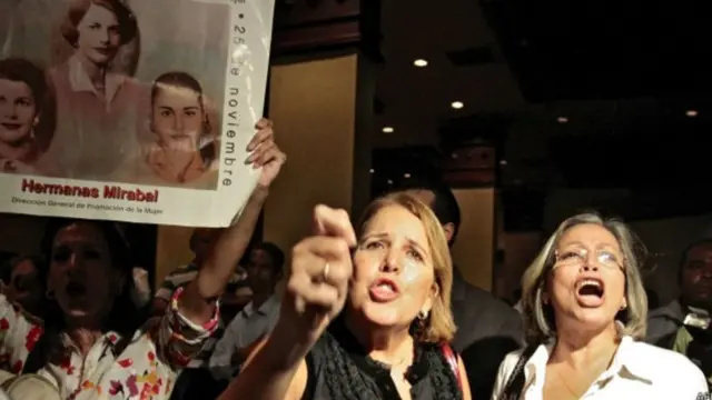 Protestocopa 98 caça niquelmulheres com a fotografia das irmãs Mirabal