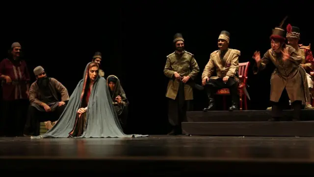 صحنه‌ای از نمایش طربنامه