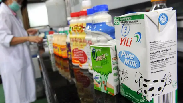 বর্তমানে বাজারে বিভিন্ন প্যাকেজিংয়ে দুধ বিক্রি হয়।