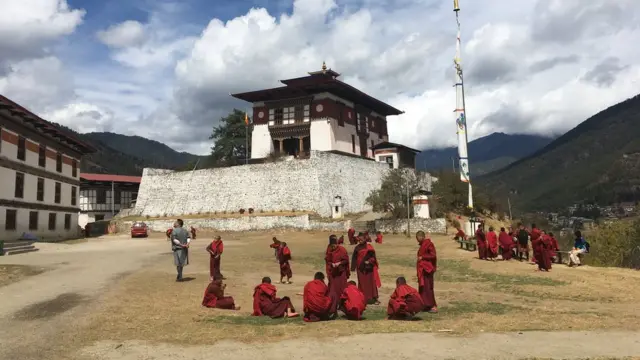 டோக்லாம் சர்ச்சை: இந்தியா - சீனா இடையே சிக்கி தவிக்கும் பூடான்