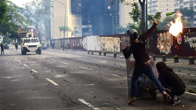 Enfrentamientos con la policía