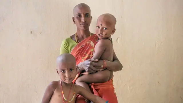 سر منڈوانے والی خاتون