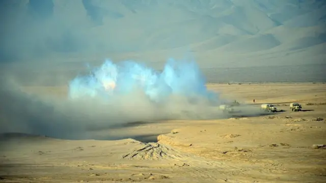 طول مرز میان تاجیکستان و افغانستان بیش از ۱۴۰۰ کیلومتر است