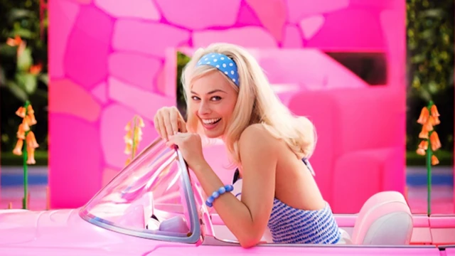 Margot Robbie, uma mulher branca e loira,jogo da roleta no bet365um carro rosa