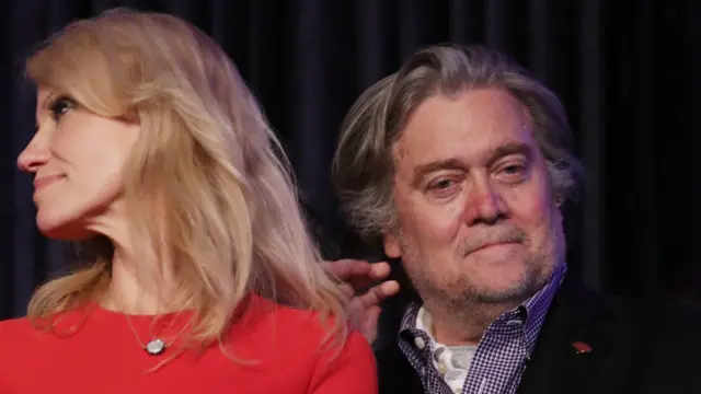 Kellyanne Conway y Steve Bannon