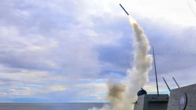 अमेरिकी नौसेना का मिसाइल हमला