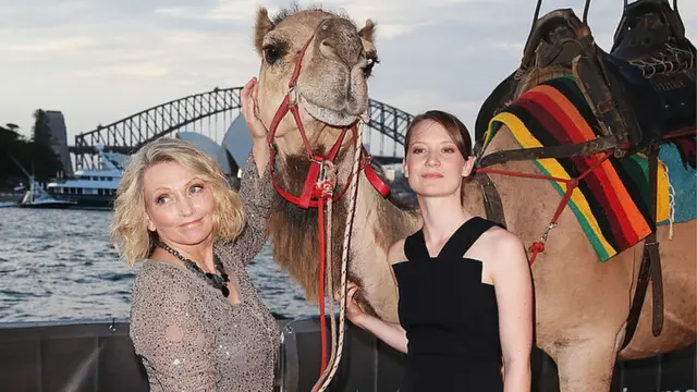 Робін Девідсон і Мія Васіковська