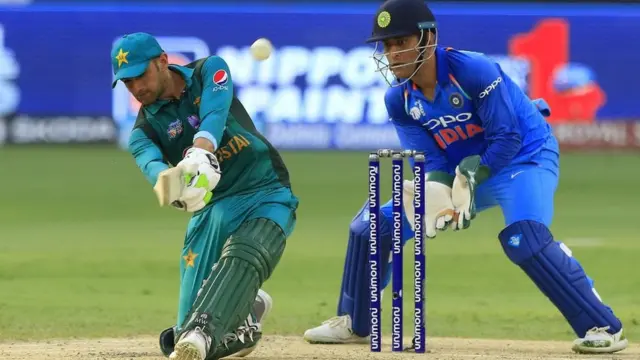 পাকিস্তানের শোয়েব মালিক আর ভারতের এম এস ধোনি, ২৩/০৯/২০১৮