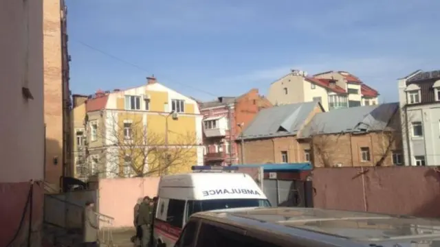 Романа Насірова привезла "швидка" до суду у неділю