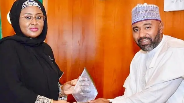 Ibrahim Maishunku ma na cikin wadanda aka bai wa lambar yabo bisa irin gudunmawar da yake bayar wa a Kannywood da kuma fafutukar zake zaben Shugaba Buhari a 2019