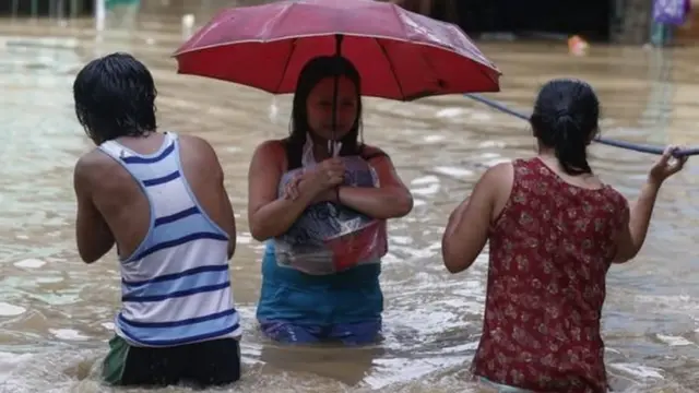 Topan Mangkhut melanda Filipina.