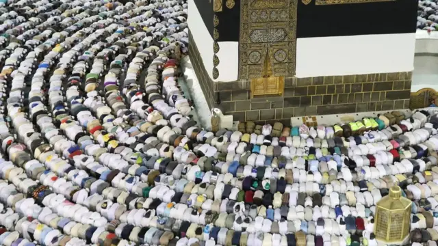 Ширење популације значи да су културни и верски догађаји већи него икад - сада 2.5 милиона муслимана иде сваке године у хаџилук