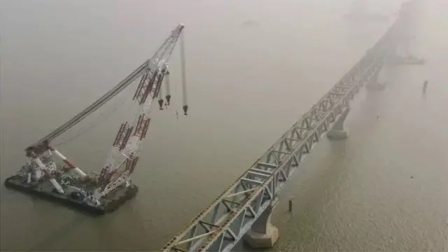 প্রমত্ত নদীতে পাইল বসানো ছিল সবচেয়ে বড় চ্যালেঞ্জ।