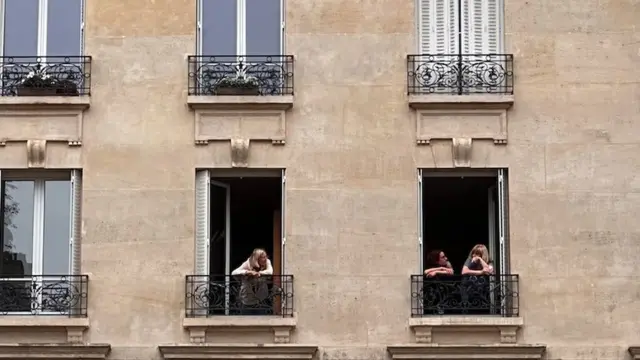 Parižani na balkonima
