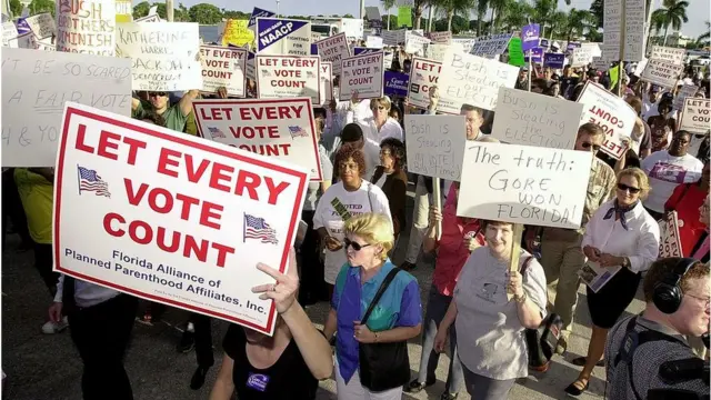 ভোট গণনা নিয়ে এরকম বিশৃঙ্খলা যুক্তরাষ্ট্রের ইতিহাসে নজিরবিহিন