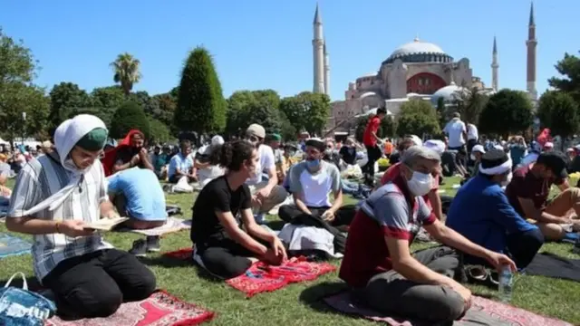 salat Jumat pertama di Hagia Sofia