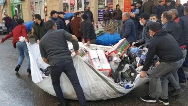 Diqlas ticarət mərkəzində yanğın