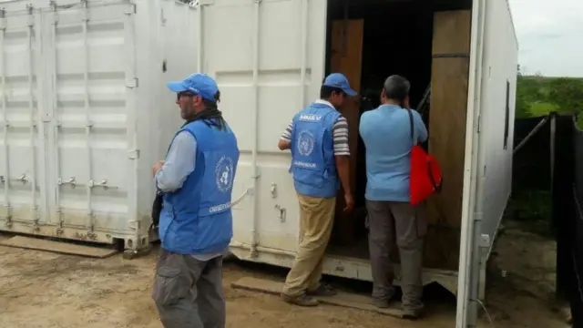 Estos son los contenedores en los que los guerrilleros deben dejar sus armas.