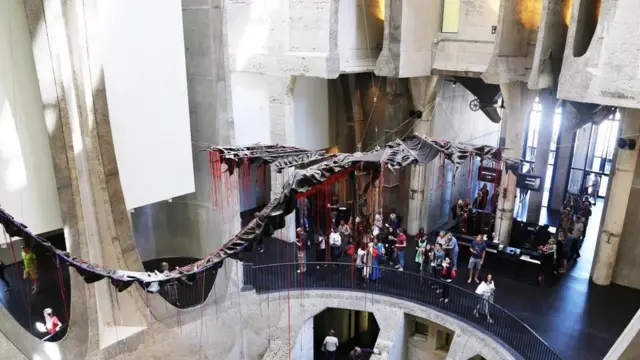 "التنين الأسطوري" في فناء متحف "زايتز موكا"