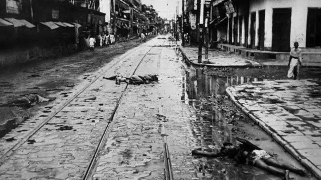 রাস্তায় মৃতদেহ