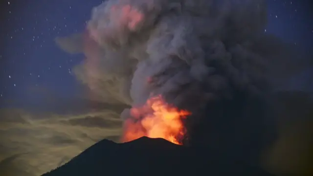 вулкан балі