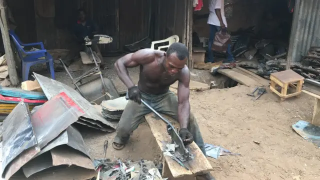 Ahịa ahịa mgbuka ụgbọala dị icheiche dị na Nkwo, Nnewi