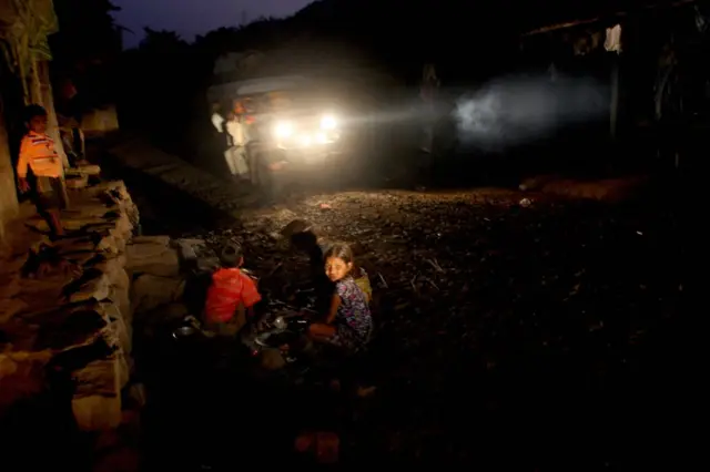 రాత్రి వెలుగులు భారతదేశంలోని అసమానతలను వెల్లడిస్తున్నాయి