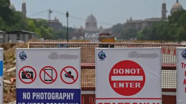 సెంట్రల్ విస్టా పనుల కారణంగా పర్యావరణం దెబ్బతింటుందని పలువరు పర్యావరణ వేత్తలు ఆందోళన వ్యక్తం చేశారు.