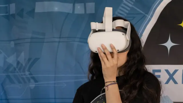 انخفض سعر سماعات تقنية الواقع الافتراضي.