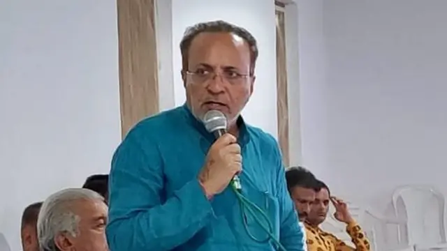 અર્જુન મોઢવાડિયા અનુસાર આશરે 27 હજાર કરોડની 90 લાખ ચોરસ મીટર જેટલી જમીન બિલ્ડરોને આપવામાં આવી હતી.