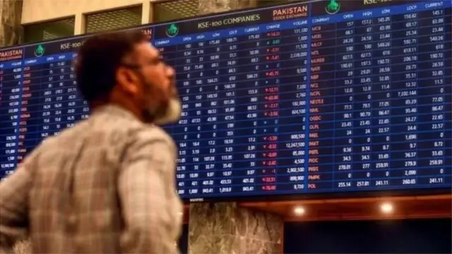 ڈالر، اسحاق ڈار