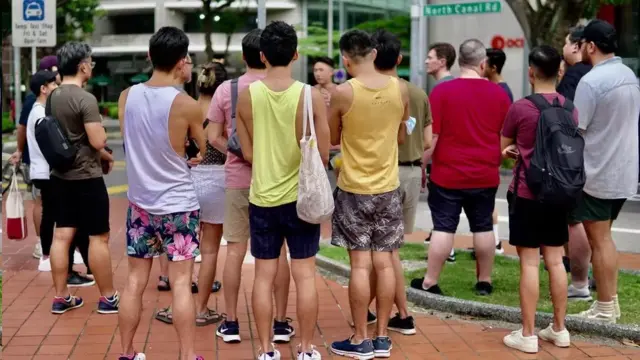 텅의 이 특별한 투어엔 동성애자뿐만 아니라 이성애자 관광객들도 몰린다